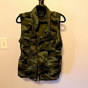 Love Tree brand camo women’s boutique jacket vest
